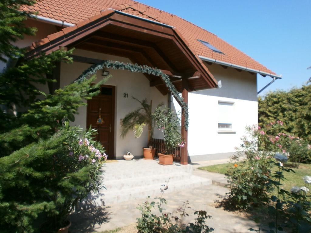 Fehér Rózsa Apartman Cserszegtomaj Exterior foto